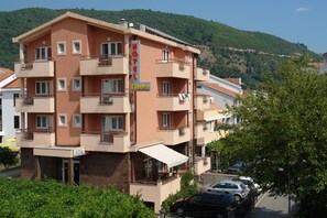 Exterior - Garni Hotel Fineso (Budva)