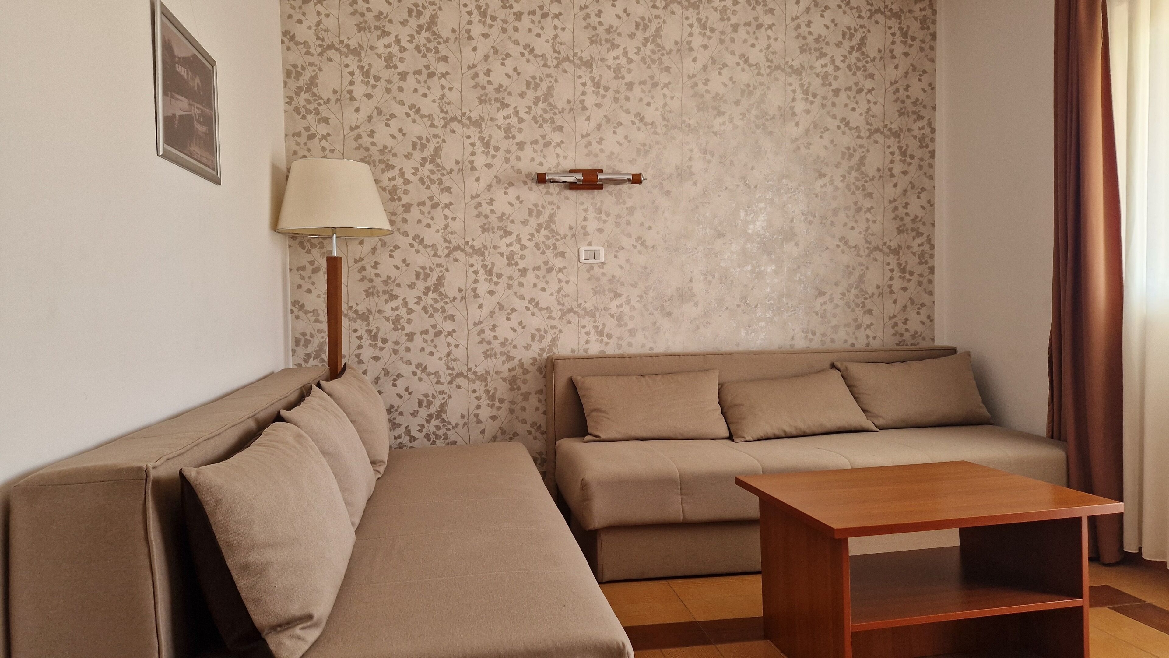 suite, balcony | living area | flat-screen tv