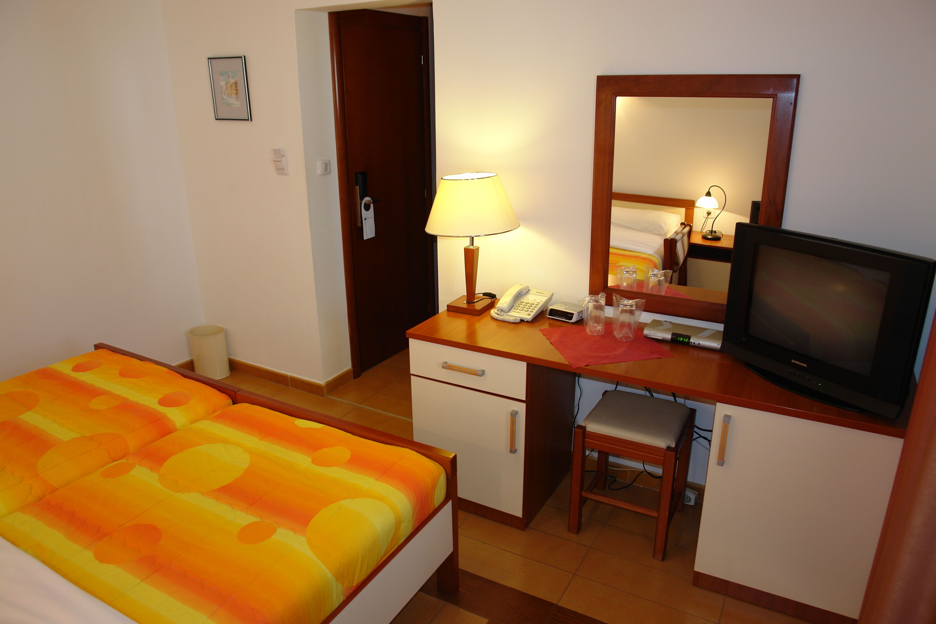 classic double or twin room, balcony | minibar, in-room safe, desk, soundproofing