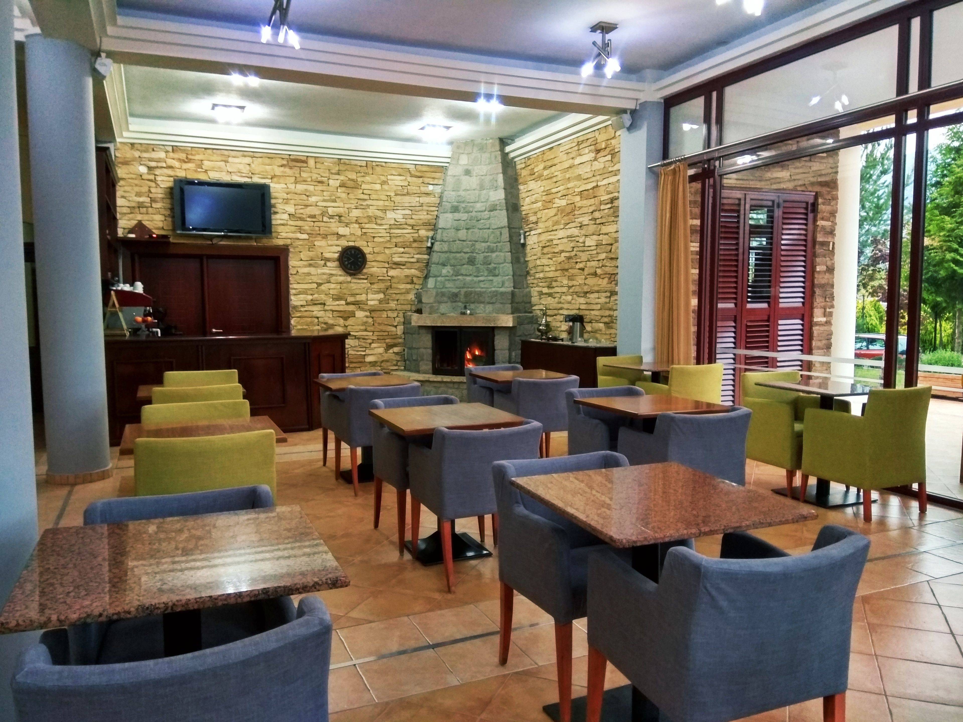 daily cooked-to-order breakfast (eur 7 per person)