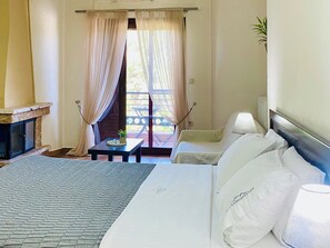 Doppelzimmer, 1 Doppelbett, Kamin, Bergblick | Pillowtop-Betten, individuell dekoriert, Verdunkelungsvorhänge