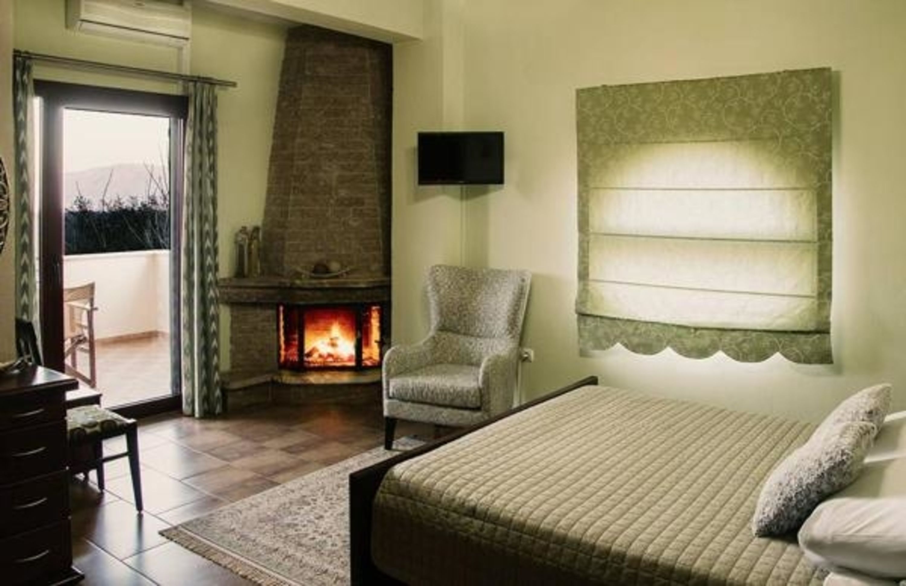 comfort double room, hot tub, mountain view | 1 bedroom, pillow-top beds, individually decorated, blackout curtains