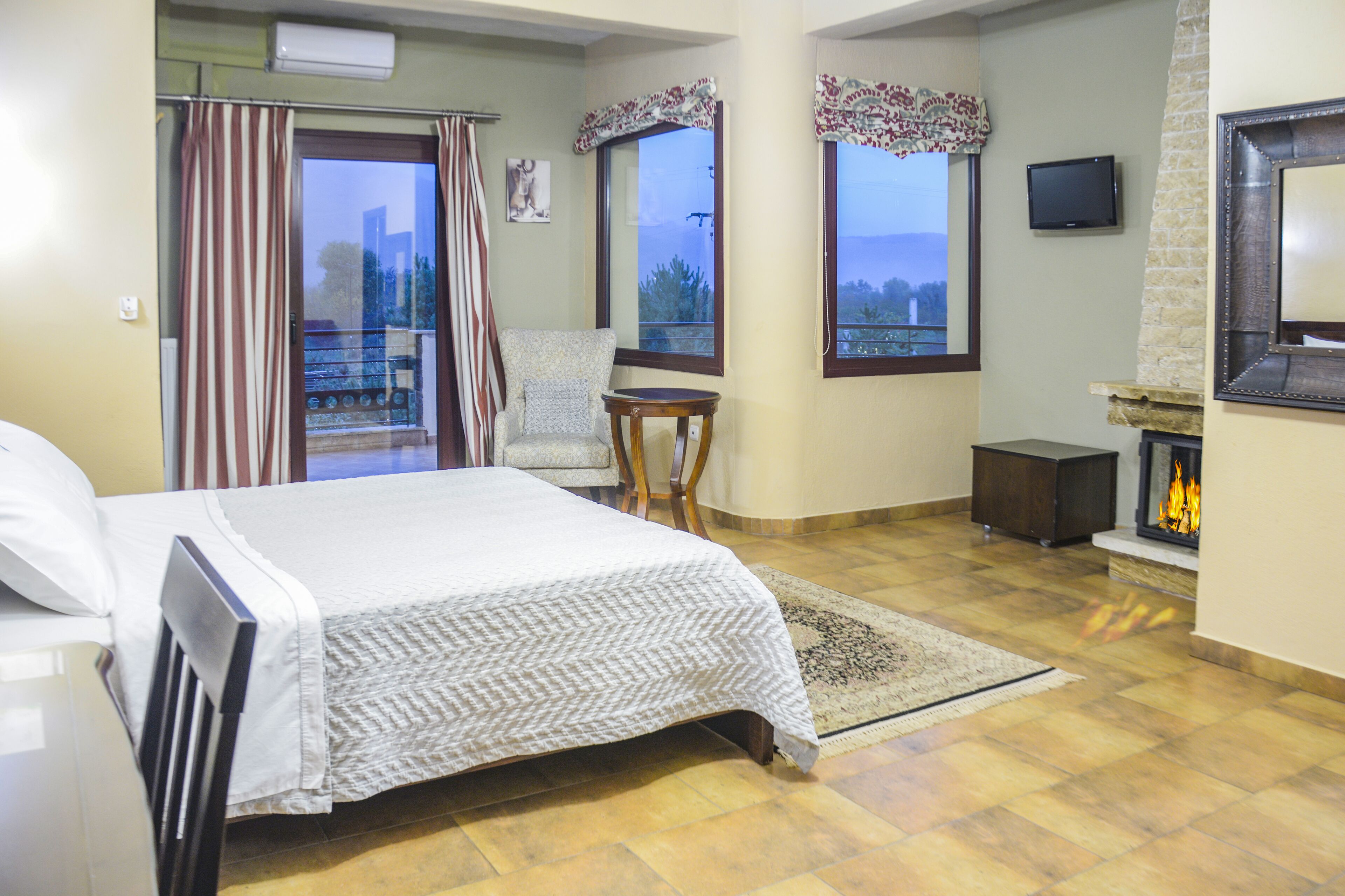 comfort double room, hot tub, mountain view | 1 bedroom, pillow-top beds, individually decorated, blackout curtains