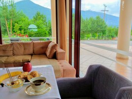 Desayuno a la carta todos los días (con cargo)