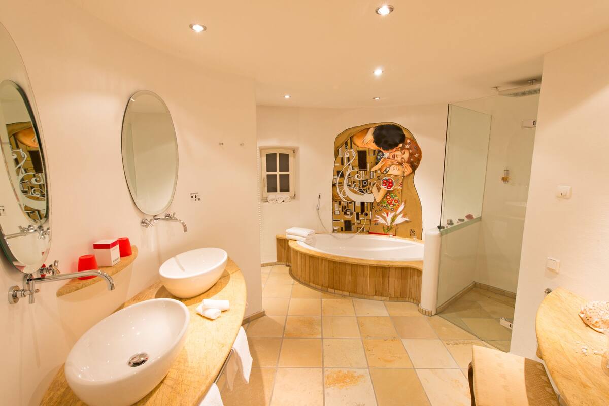 shower, rainfall showerhead, free toiletries, hair dryer