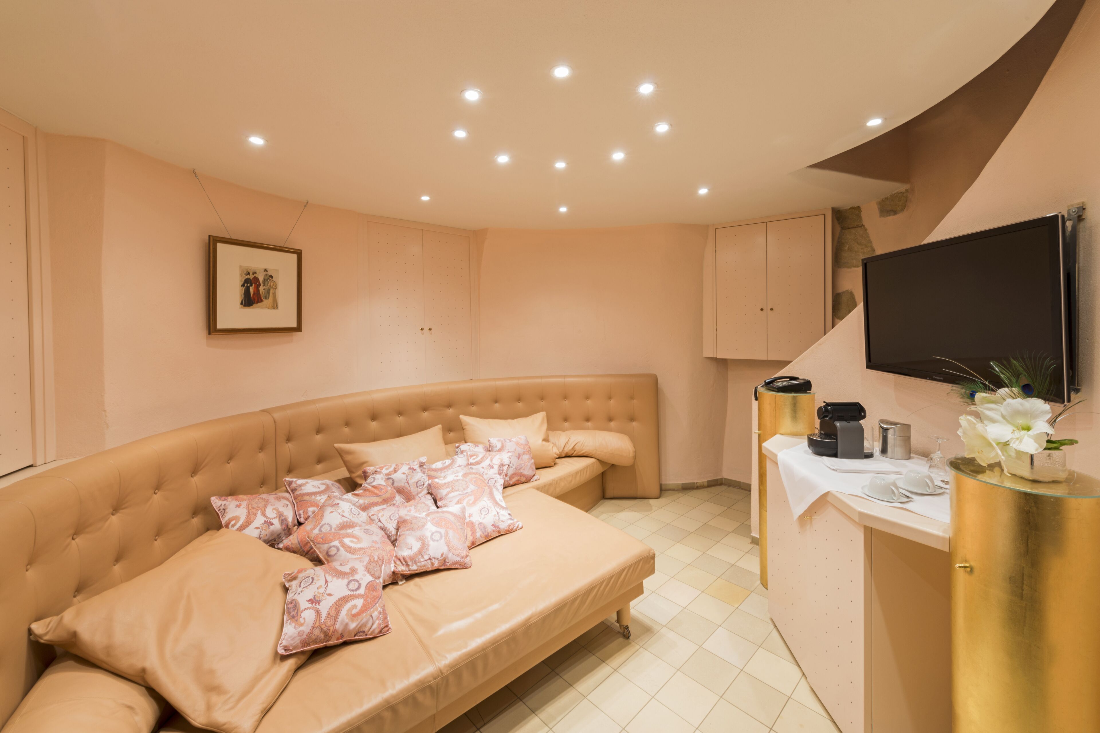 premium bedding, free minibar items, in-room safe, desk