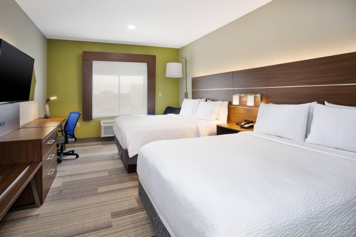 Minibar, in-room safe, desk, blackout curtains