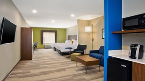 A hotel room with a bed, a sofa, a small table, a microwave, and a coffee machine. - Holiday Inn Express & Suites Houston West - Katy by IHG (Katy)