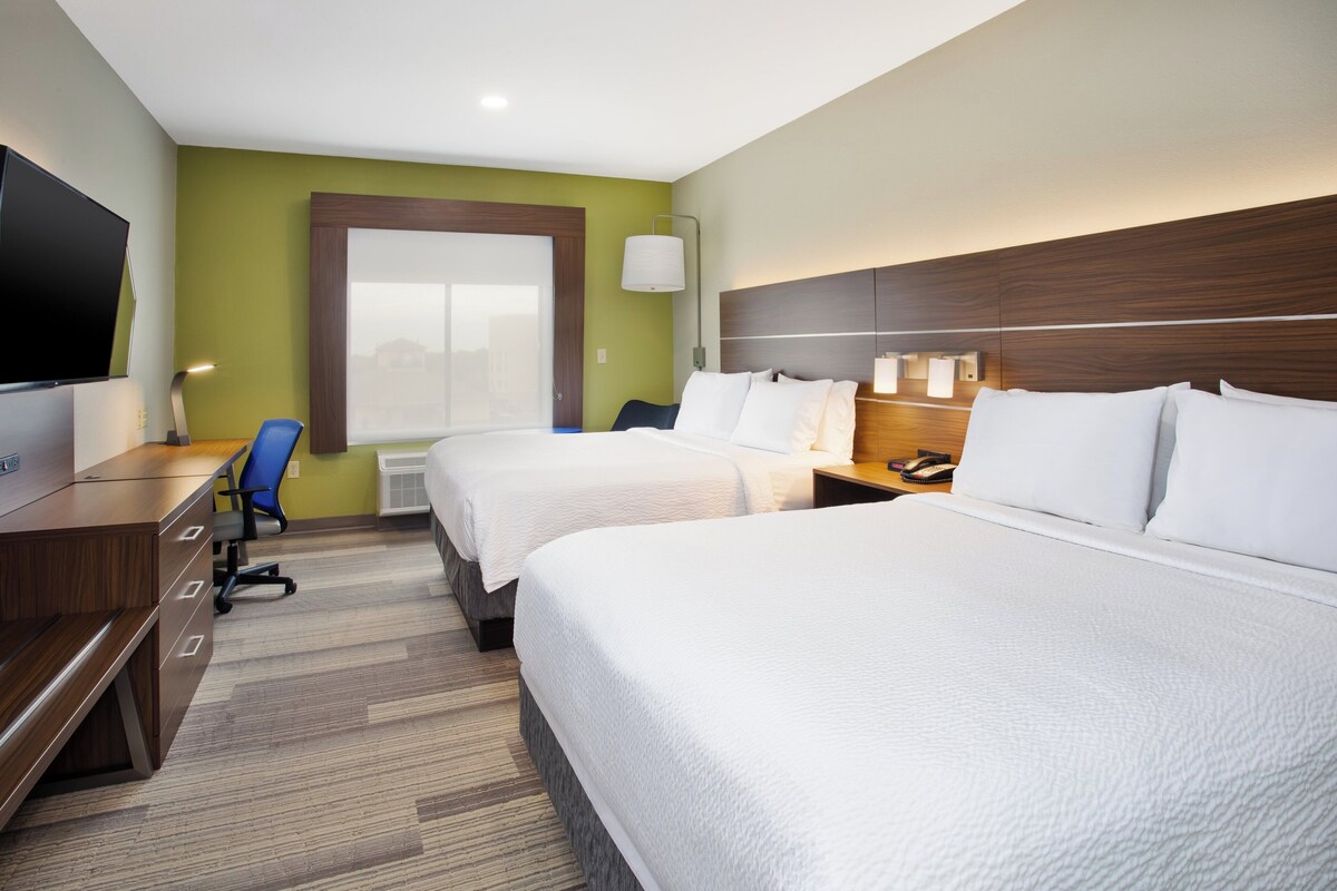 Standard Room, 2 Queen Beds | Minibar, in-room safe, desk, blackout drapes