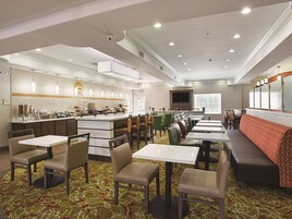 Colazione a buffet inclusa, servita tutte le mattine