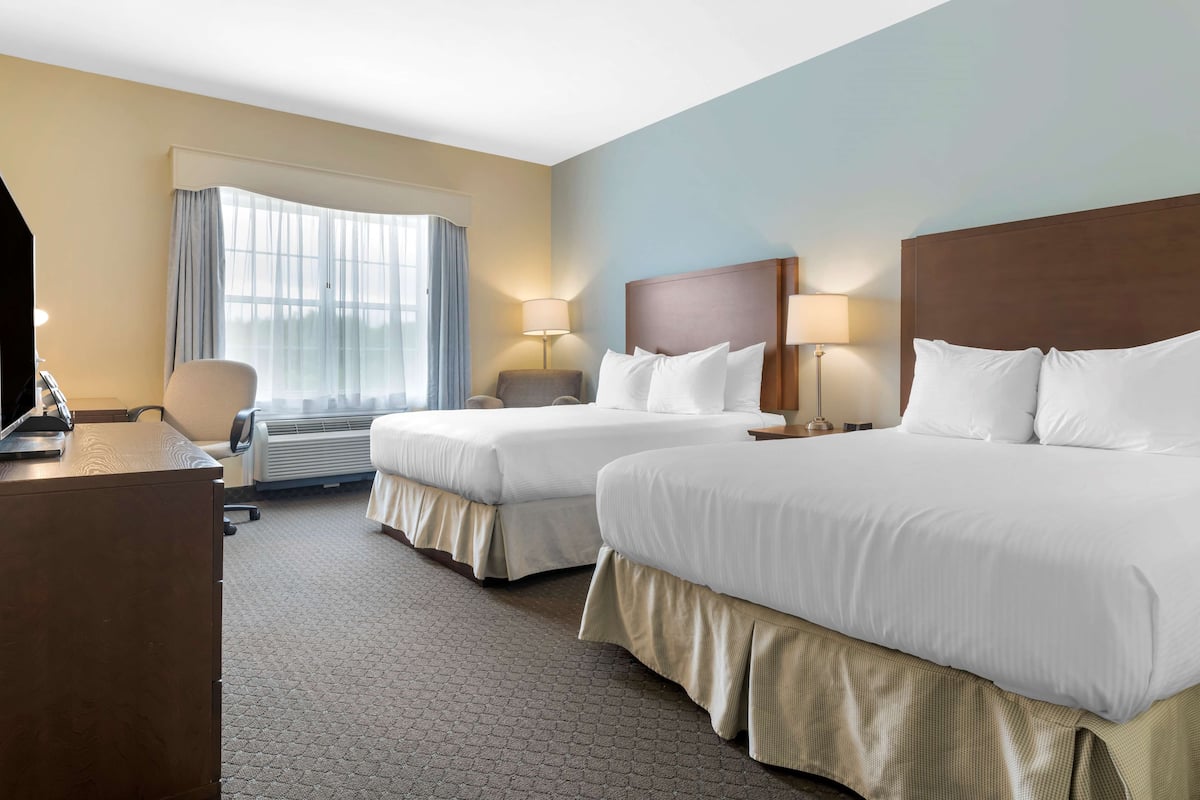 Premium bedding, down comforters, pillowtop beds, in-room safe