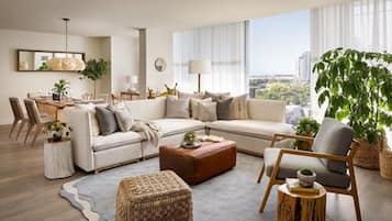 独立别墅 (Cedar) | 起居区 | 42-英寸等离子电视(配备数码频道)、电视、Netflix