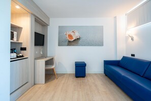 32-inch LCD TV with satellite channels, TV - Hotel THB Sa Coma Platja (Sant Llorenc des Cardassar)