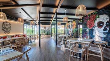 2 restoran, melayani sarapan