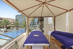 Outdoor pool, pool umbrellas, sun loungers - Hotel THB Sa Coma Platja (Sant Llorenc des Cardassar)