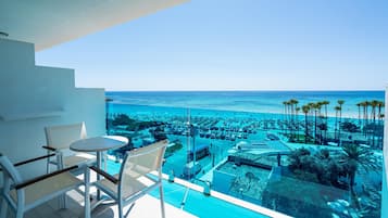 En la playa, arena blanca