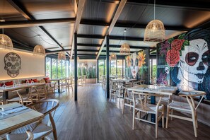 2 restaurants servant le petit déjeuner