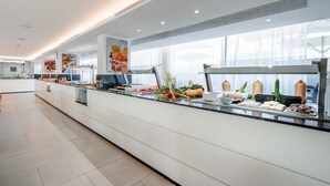 2 restaurants; breakfast and dinner served - Hotel THB Sa Coma Platja (Sant Llorenc des Cardassar)