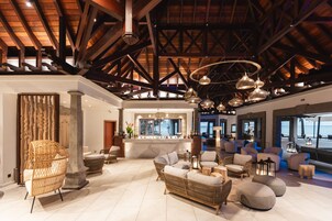 2 bars/lounges, poolside bar, beach bar