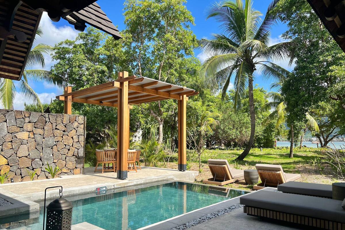 Family Beachfront Pool Villa - 2 Bedroom | Utsikt mot strand/hav