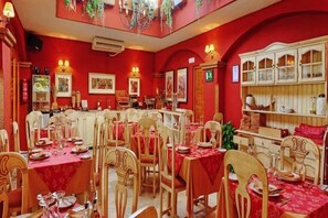 Breakfast, lunch and dinner served - Infiniti Beach Resort (Vera)