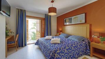 Blackout curtains, iron/ironing board, free cots/infant beds, free WiFi
