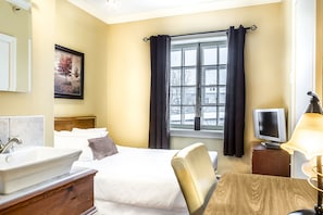 1 bedroom, soundproofing, iron/ironing board, free WiFi