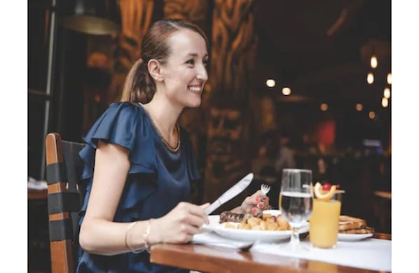 Daily cooked-to-order breakfast (CAD 8.50 per person)