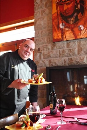 Breakfast, lunch, dinner served; local cuisine