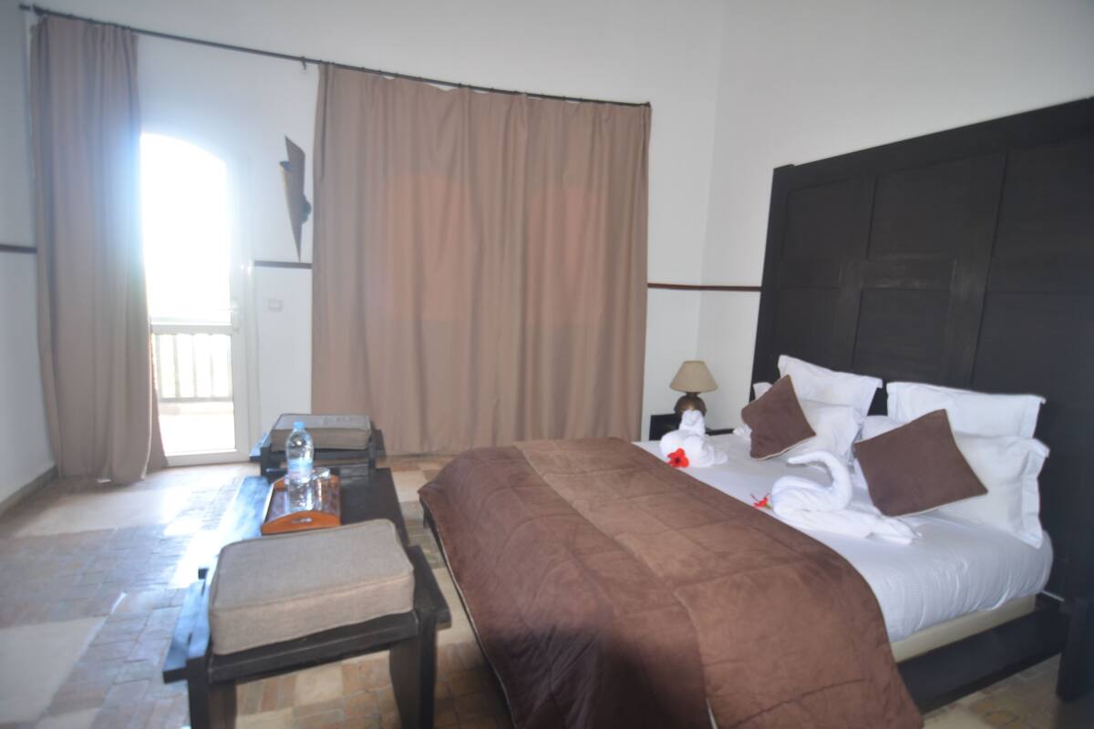 Premium Room | WiFi (free), bed sheets