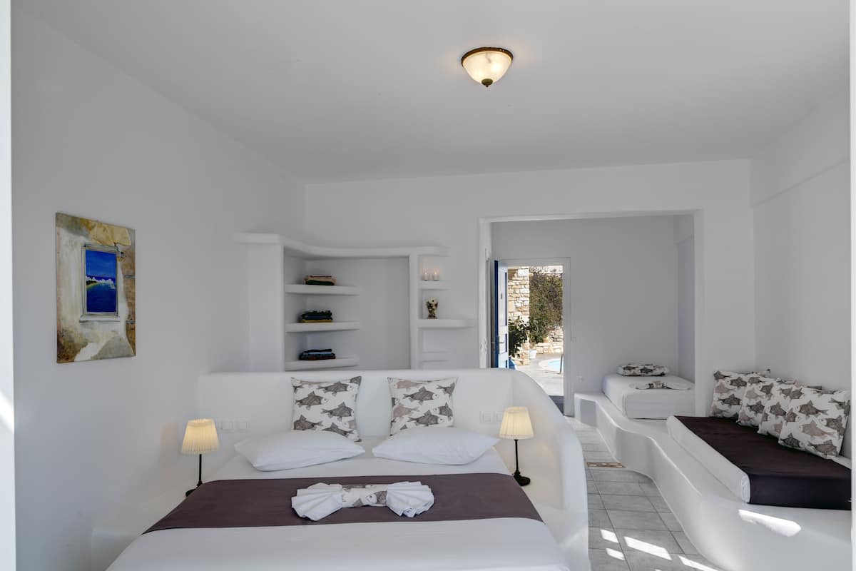 Egyptian cotton sheets, premium bedding, in-room safe