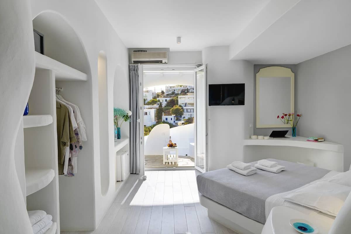 elegant suite private pool | egyptian cotton sheets, premium bedding, in-room safe