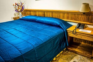 Minibar, coffre-fort, accès au Wi-Fi (inclus), literie fournie