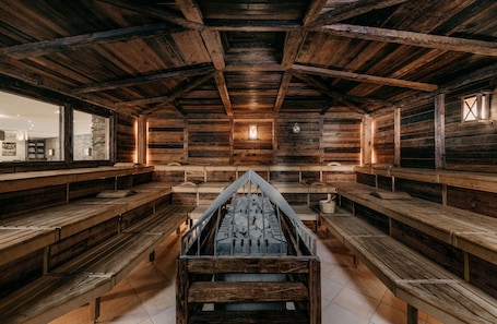 Salas de tratamiento para parejas, un sauna, baño turco