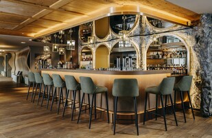 2 bares/lounges