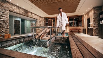 Behandelingskamers voor koppels, een sauna, een stoombad