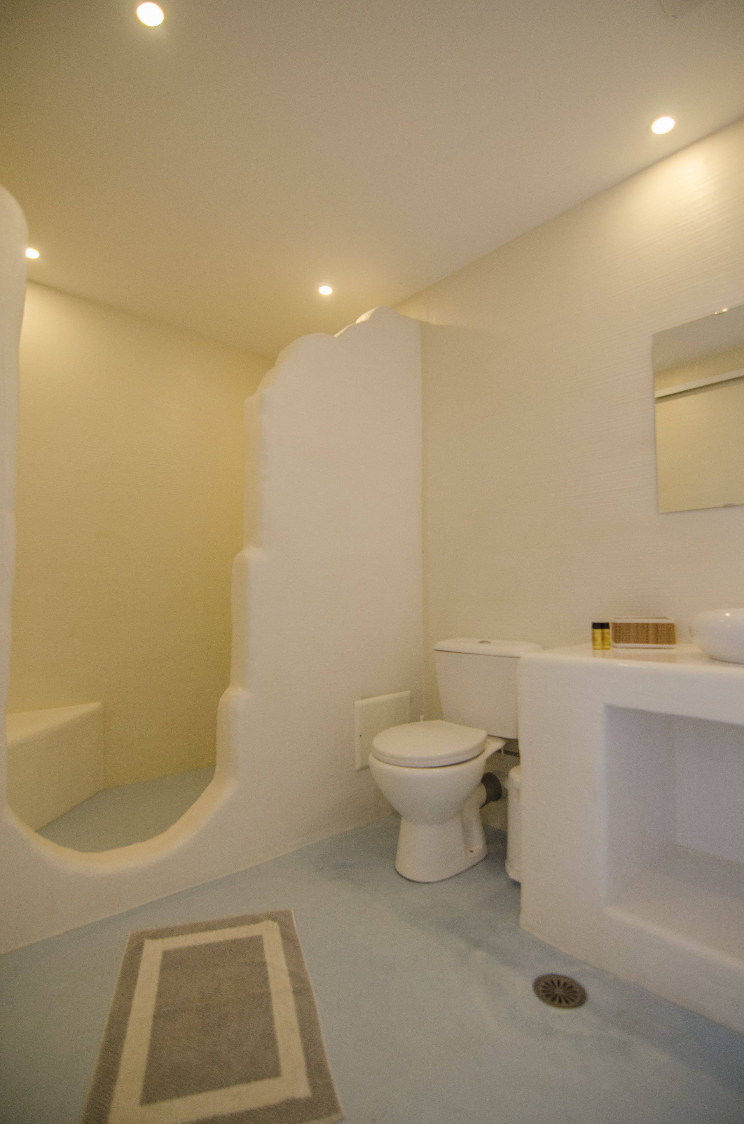 classic studio | bathroom | shower, eco-friendly toiletries, hair dryer, towels