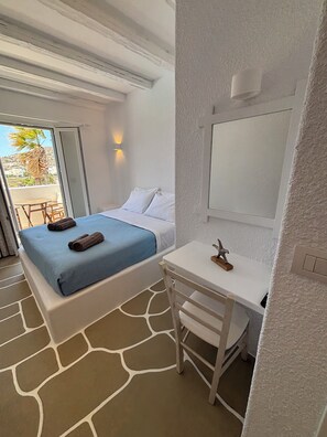 Superior Double Room | Premium bedding, pillowtop beds, iron/ironing board, free WiFi - Olga's Pension (Ios)