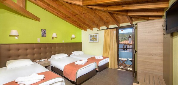 Dreibettzimmer | Zimmersafe, kostenlose Babybetten, Zustellbetten, kostenloses WLAN