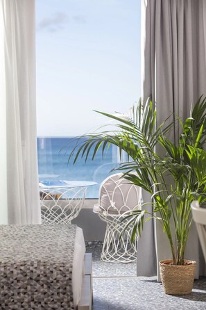 Superior Room with Sea View | Premium bedding, minibar, in-room safe, desk - Pearl SeaBreeze Suites (Rethymno)