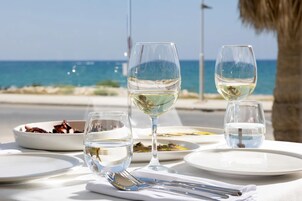Comida y bebida