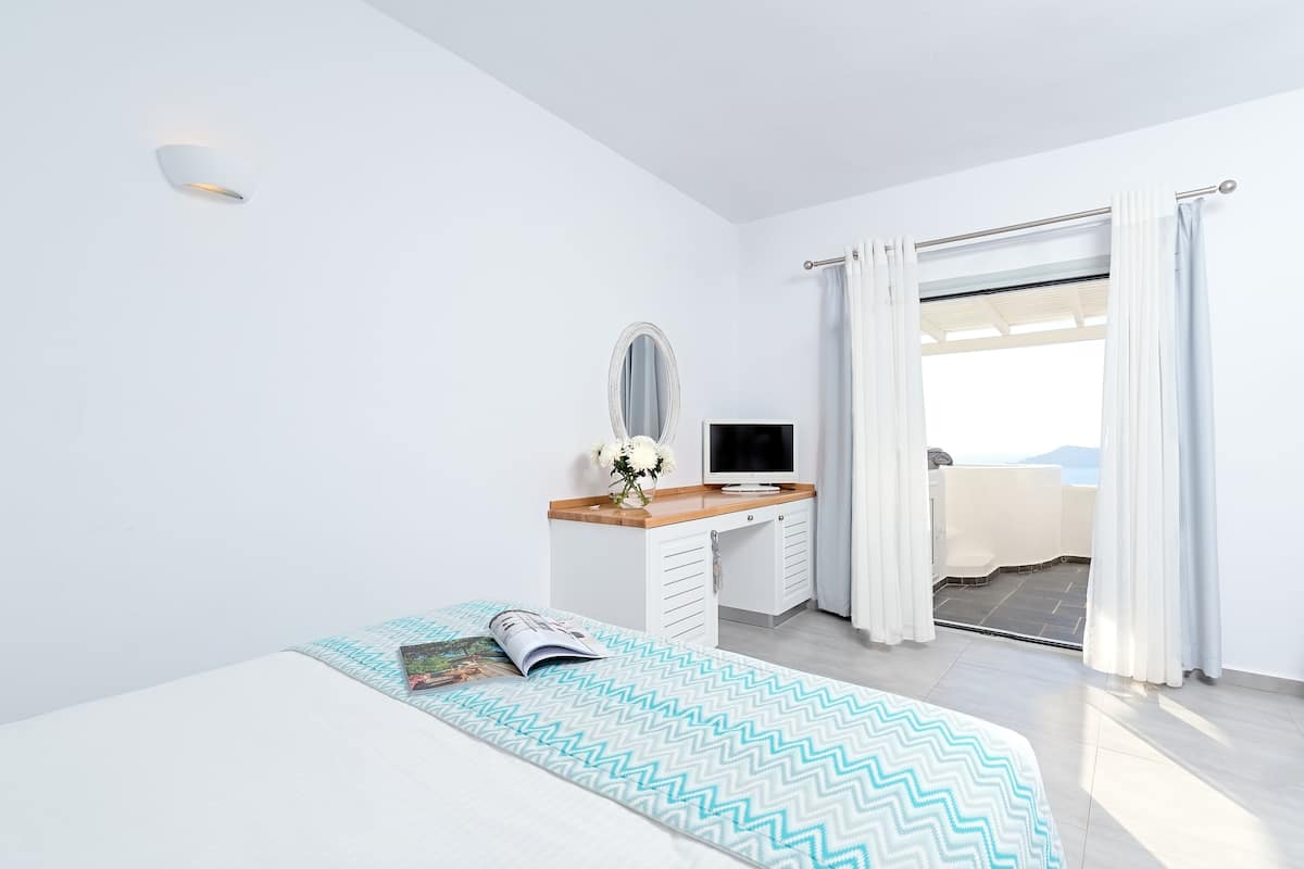 Roupas de cama premium, cofres nos quartos, cortinas blackout