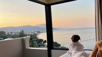 Premium Villa Sea View with Private Hot-Tub and Heated Pool | Egyptian cotton sheets, premium bedding, Tempur-Pedic beds, in-room safe