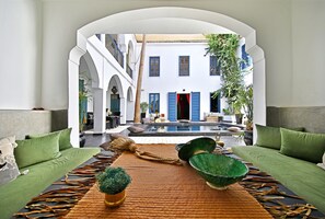 Breakfast, lunch, dinner served; international cuisine  - Riad Anyssates (Marrakech)
