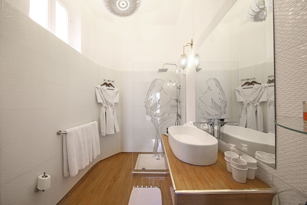 RIAD ANYSSATES by null