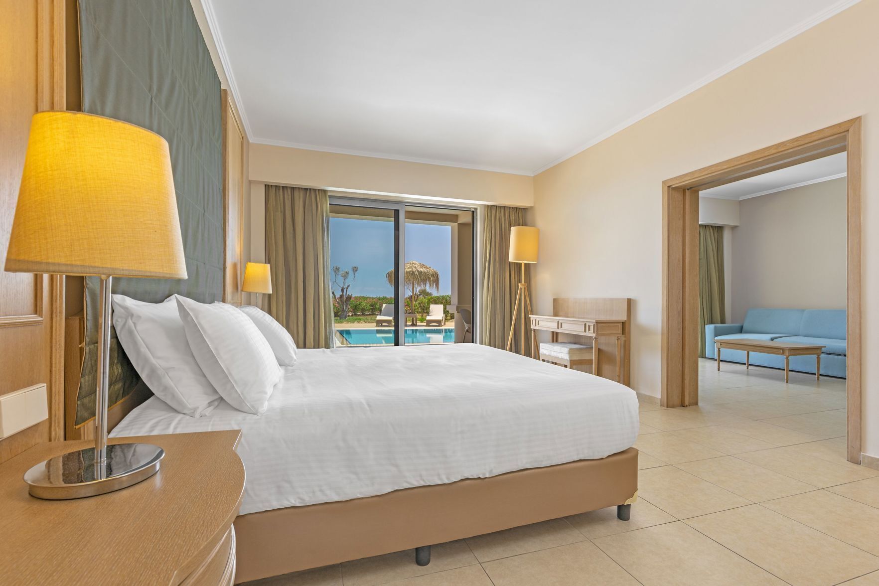 Ropa de cama de alta calidad y minibar 