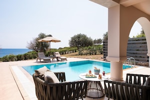 Suíte real, piscina particular | Piscina | Piscina interna, piscina externa sazonal, espreguiçadeiras
