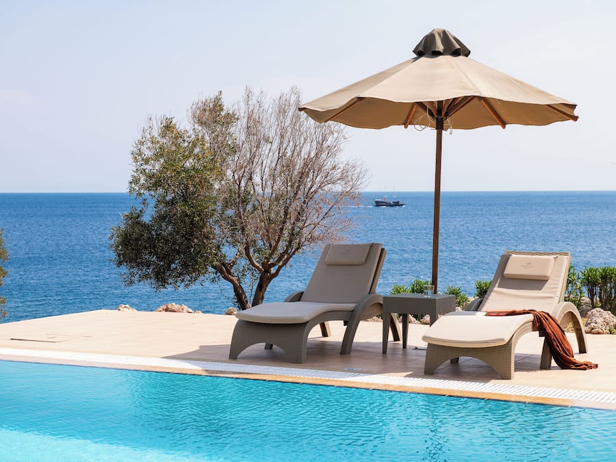 Suite Royal, piscina privada | Ropa de cama de alta calidad, minibar, caja fuerte y escritorio