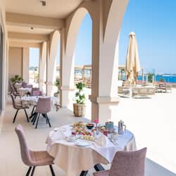4 restaurants, breakfast, lunch, dinner served; Italian cuisine