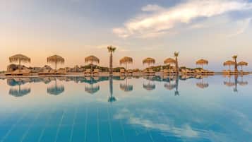 Indoor pool, seasonal outdoor pool, sun loungers